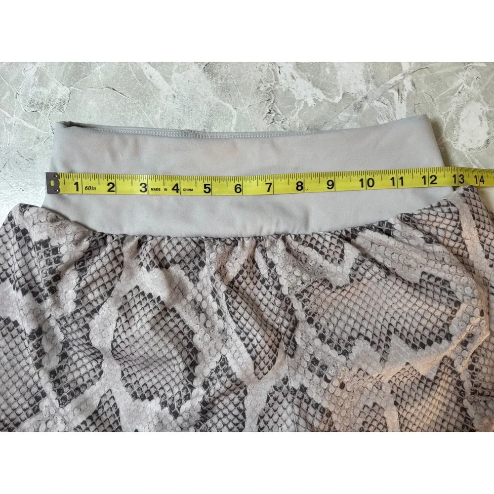 Varley Snake Print Athletic Shorts Women's XS Zipper‎ Pocket Running Gym Lined